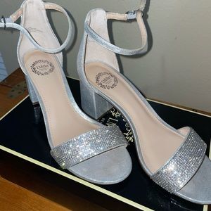 Sparkly Silver heels Size:6